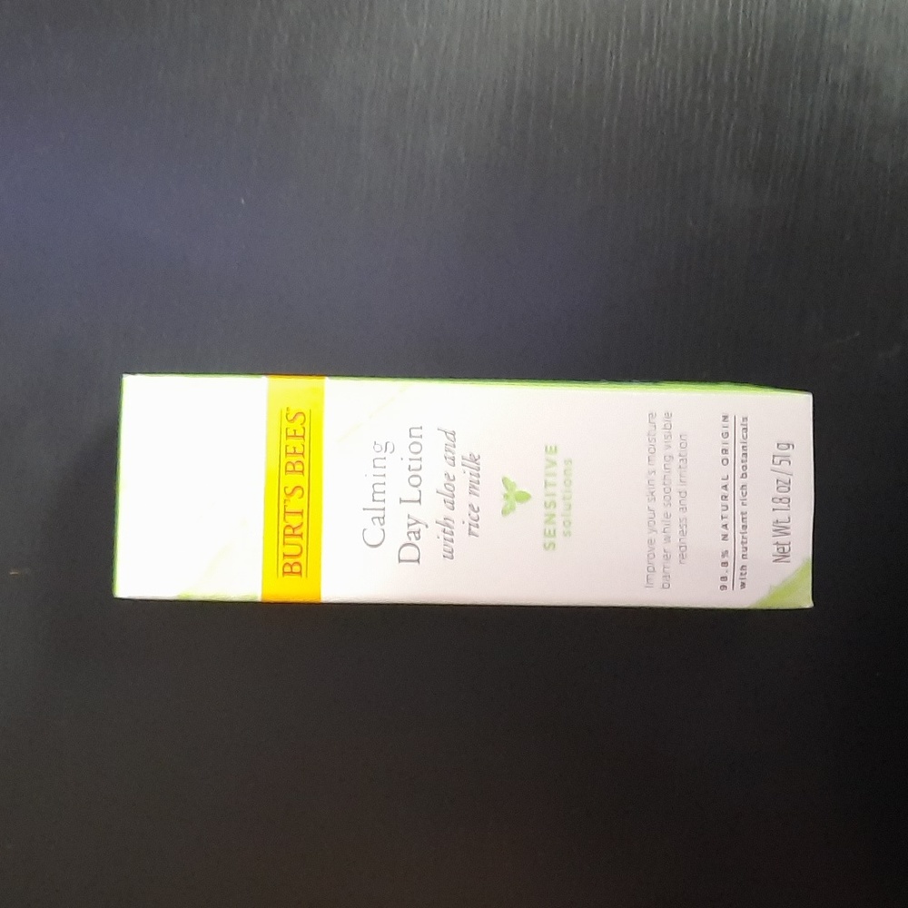NIB Burts bees moisturizer